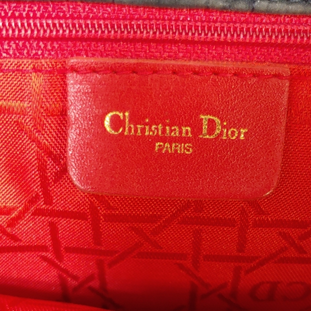 Dior Elegant Black Quilted Handbag - Picture 6 of 7